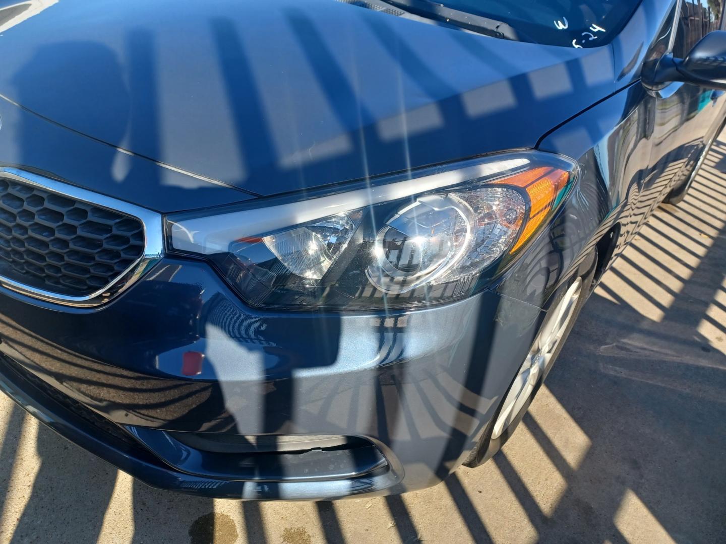 2014 GRAY Kia Forte EX with an 1.8L L4 DOHC 16V engine, 6-Speed Automatic transmission, located at 2001 E. Lancaster, Ft. Worth, 76103, (817) 336-7000, 32.746181, -97.301018 - Photo#4